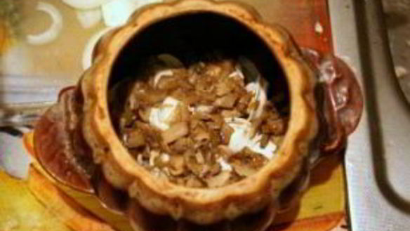 ШАГ 9. пельмени с грибами в горшочках