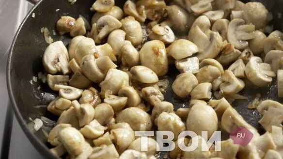 ШАГ 8. пельмени с грибами