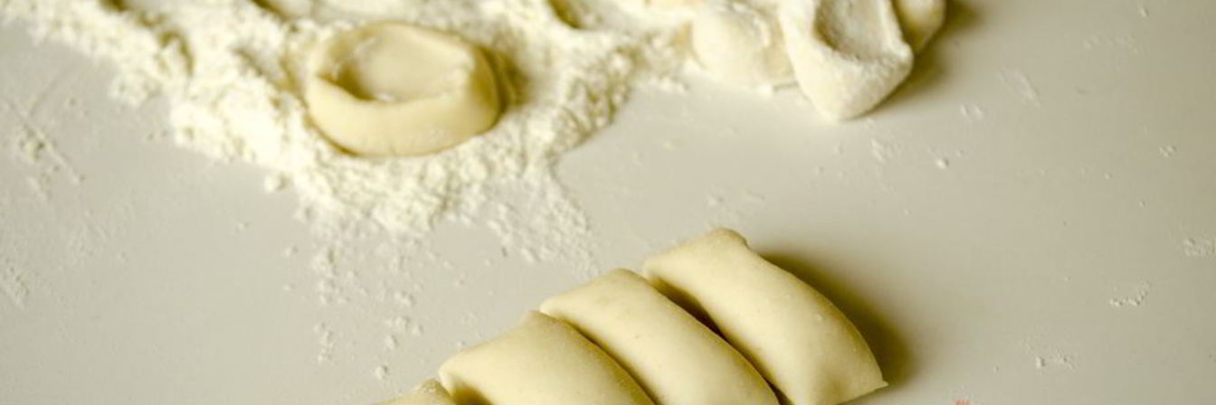 Пресное тесто для вареников и пельменей