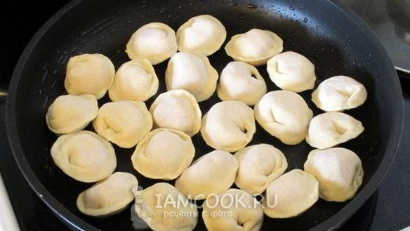 ШАГ 6. замороженные пельмени на сковороде
