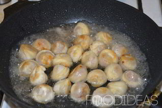 Жаренные пельмени на сковороде