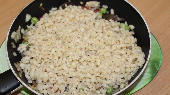 ШАГ 5. паэлья из перловой крупы и лесных грибов