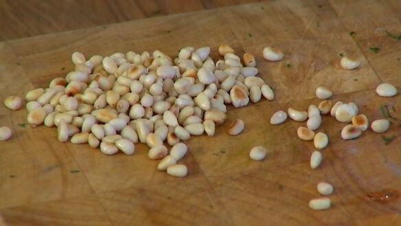 ШАГ 5. пилав с курицей, изюмом и кедровыми орешками