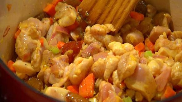 ШАГ 7. пилав с курицей, изюмом и кедровыми орешками