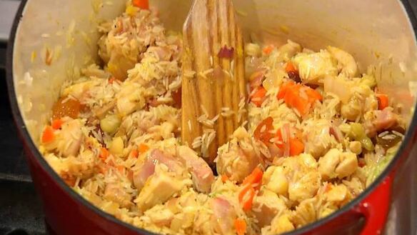 ШАГ 9. пилав с курицей, изюмом и кедровыми орешками