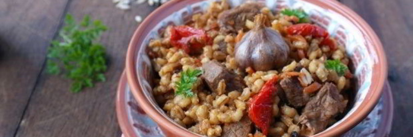 Плов из перловки с курицей