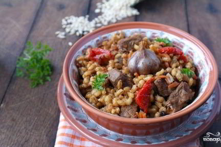 Плов из перловки с курицей