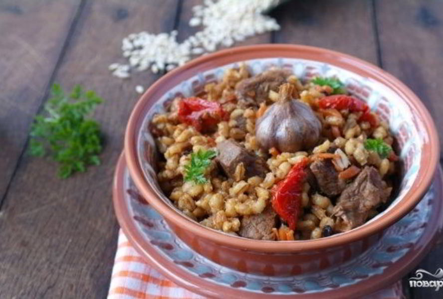 Плов из перловки с курицей