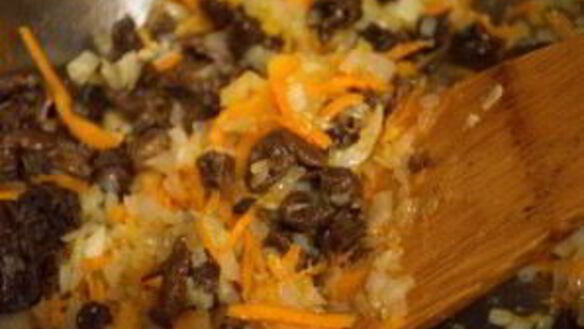 ШАГ 4. плов с белыми грибами