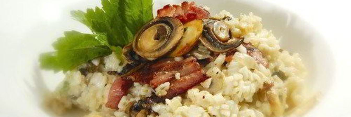 Плов с копченой макрелью и грибами