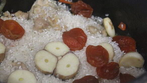 ШАГ 6. плов с курицей и курагой в мультиварке