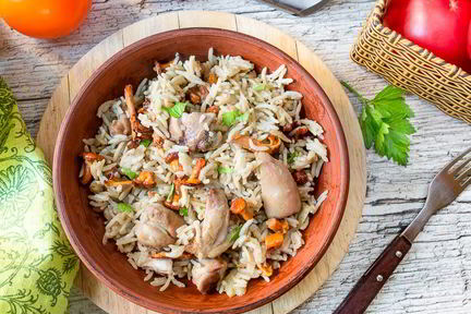 Плов с курицей и лисичками