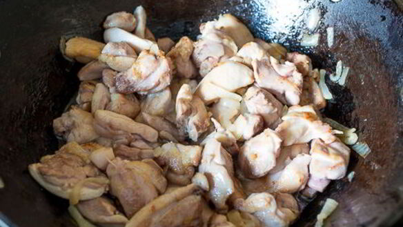 ШАГ 4. плов с курицей и лисичками