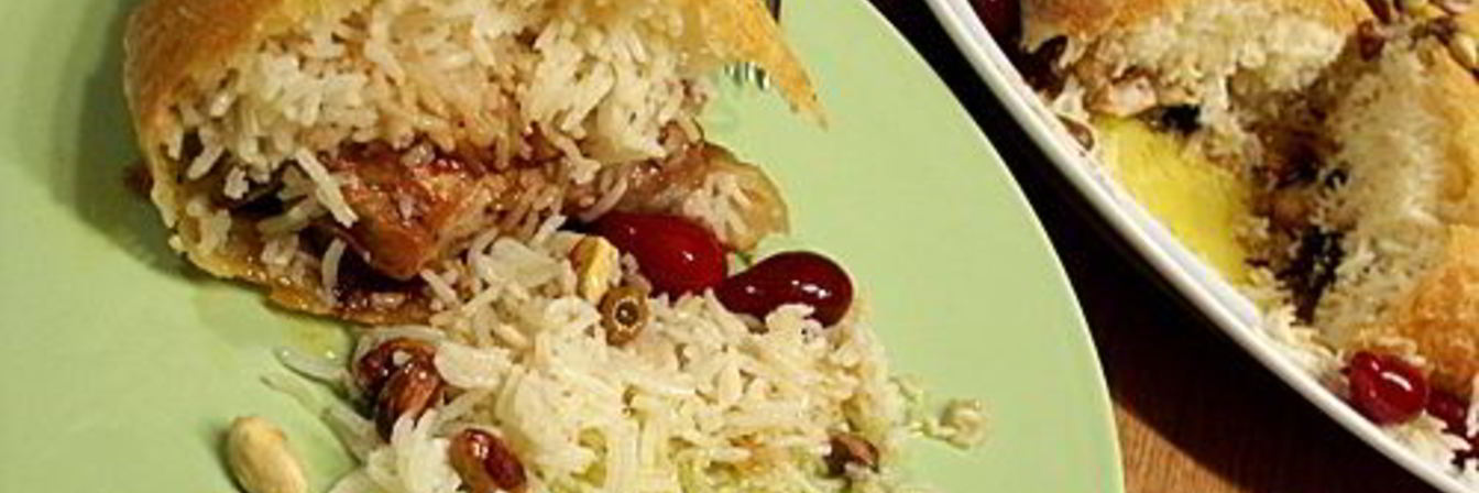 Плов с курицей и сухофруктами в тесте