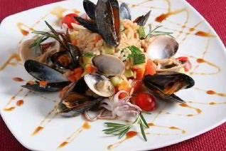 Плов с мидиями и пряностями