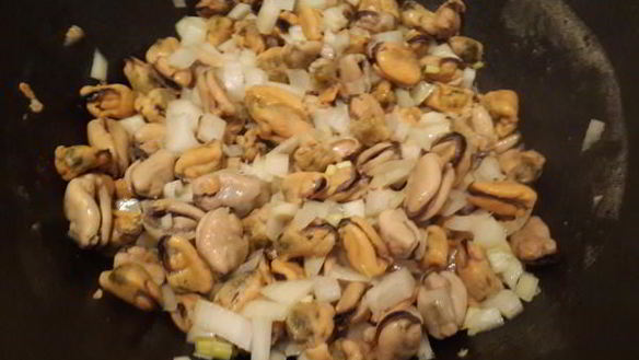 ШАГ 4. плов с мидиями