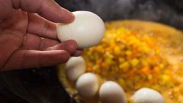 ШАГ 10. плов с яйцом