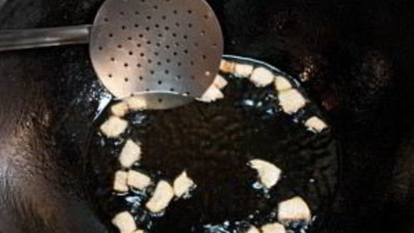 ШАГ 3. плов в казане на плите