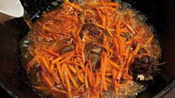 ШАГ 8. плов в казане на плите