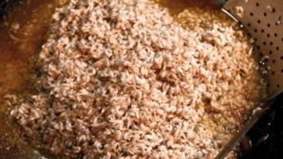 ШАГ 10. плов в казане на плите