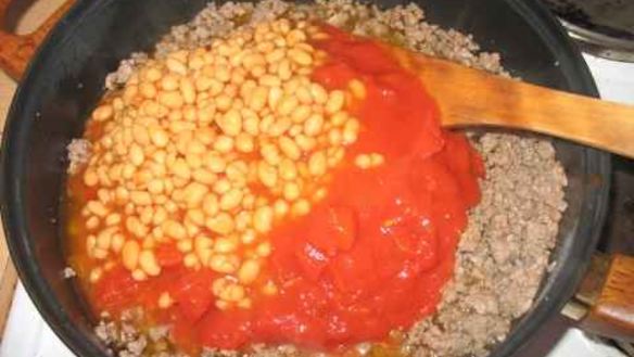 ШАГ 15. подливка из фарша с картофельно-морковным пюре