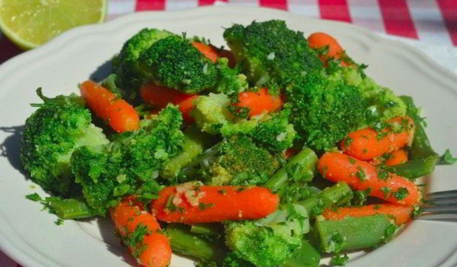 Рецепт полезный гарнир из брокколи и моркови