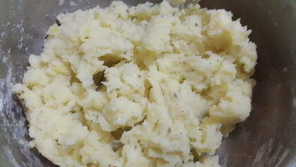 ШАГ 3. постные картофельные клецки с луком, грибами и сельдереем