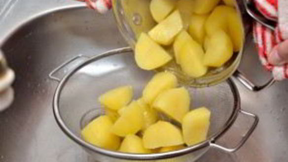 ШАГ 2. пюре картофельное с молоком