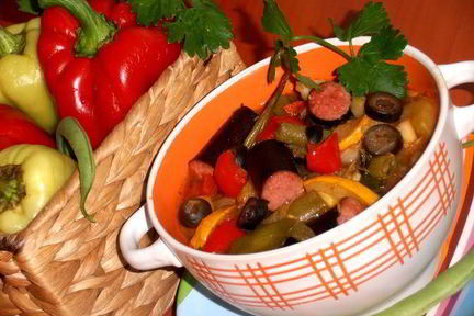 Ароматное рагу с колбасками