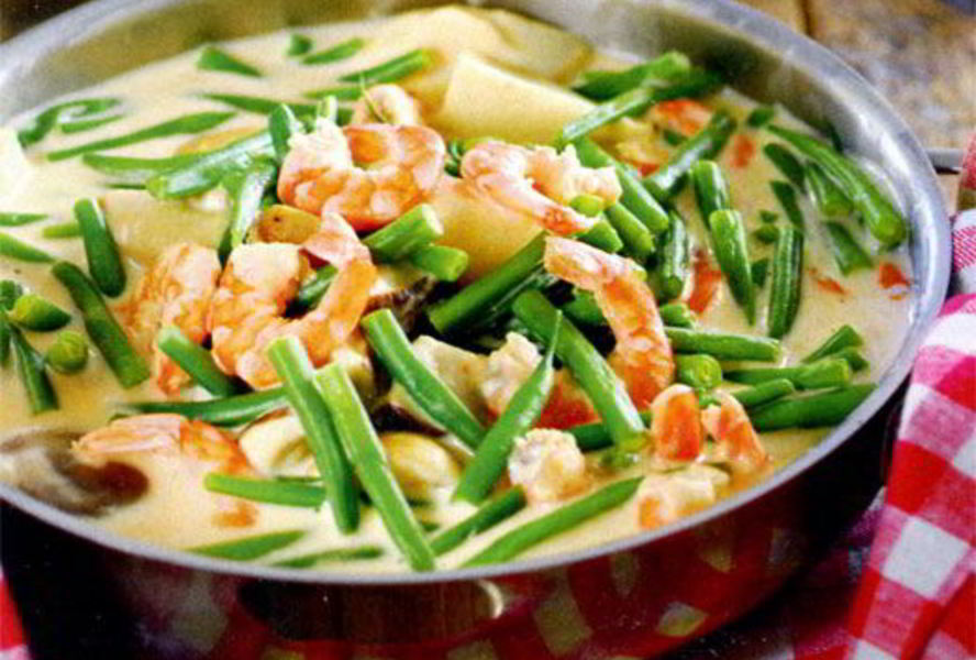 Фрикасе из креветок с зеленой фасолью