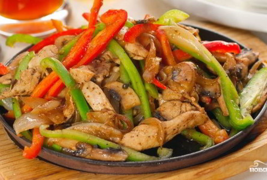 Фрикасе из курицы с перцем