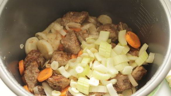 ШАГ 4. ирландское рагу в мультиварке