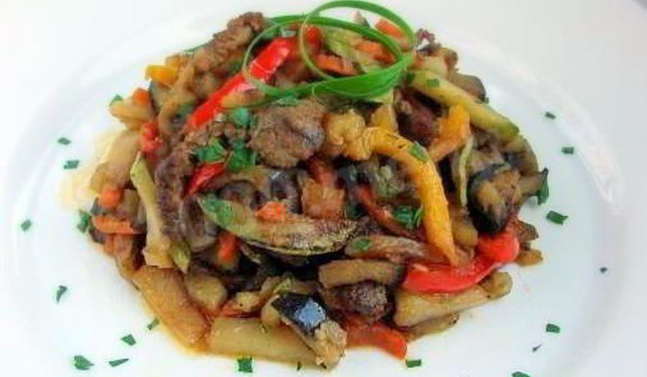 Рецепт кабачки тушеные с мясом и картошкой
