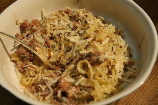 Макароны с рагу из кролика