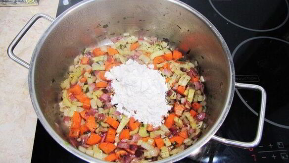 ШАГ 4. мясное рагу по-французски