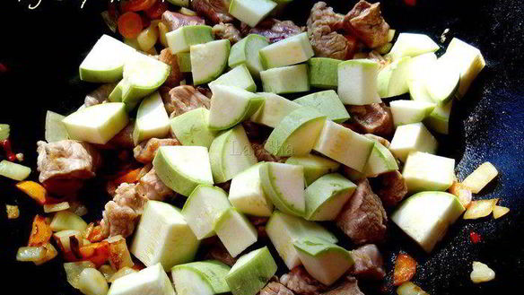 ШАГ 3. мясное рагу с молодыми овощами