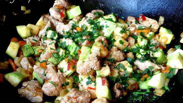 ШАГ 4. мясное рагу с молодыми овощами