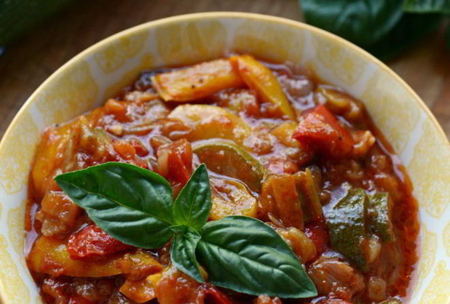 Овощное рагу с кабачками