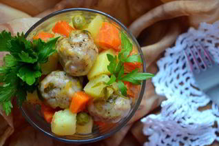 Овощное рагу с куриными шариками