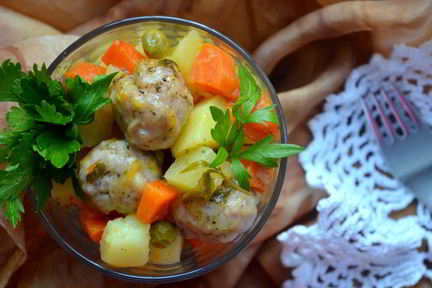 Овощное рагу с куриными шариками