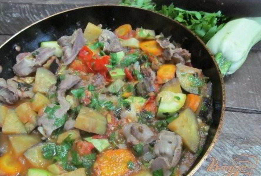 Овощное рагу с куриными желудками
