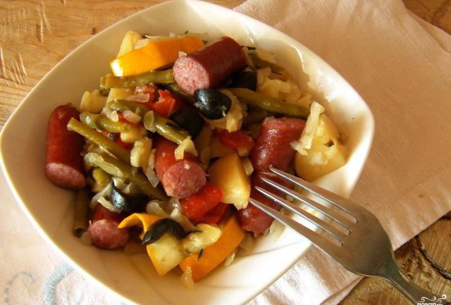 Овощное рагу с охотничьими колбасками