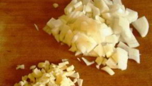 ШАГ 2. овощное рагу с охотничьими колбасками