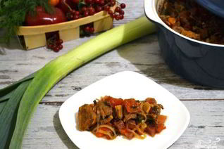 Овощное рагу со свининой в духовке