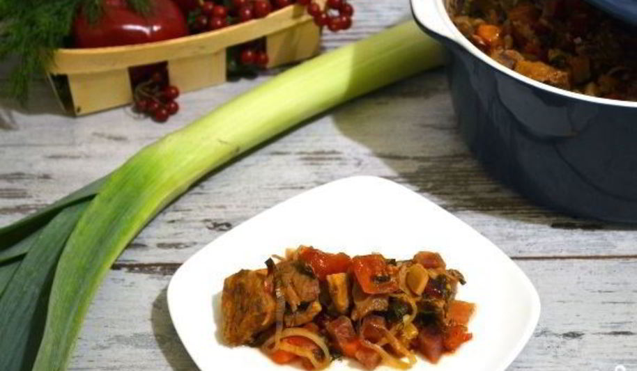 Рецепт овощное рагу со свининой в духовке