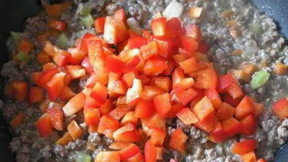 ШАГ 8. паста торкио с рагу из ягненка и сладким перцем