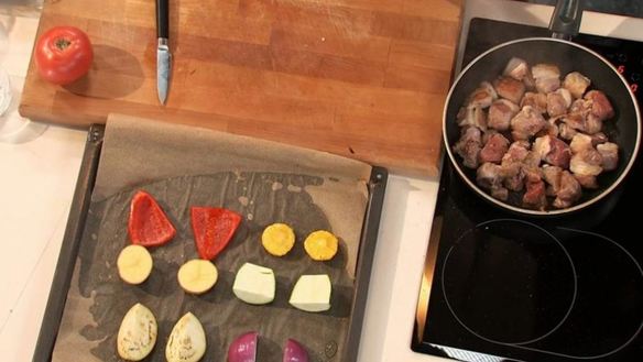 ШАГ 2. рагу из барашка с чесночной подливой