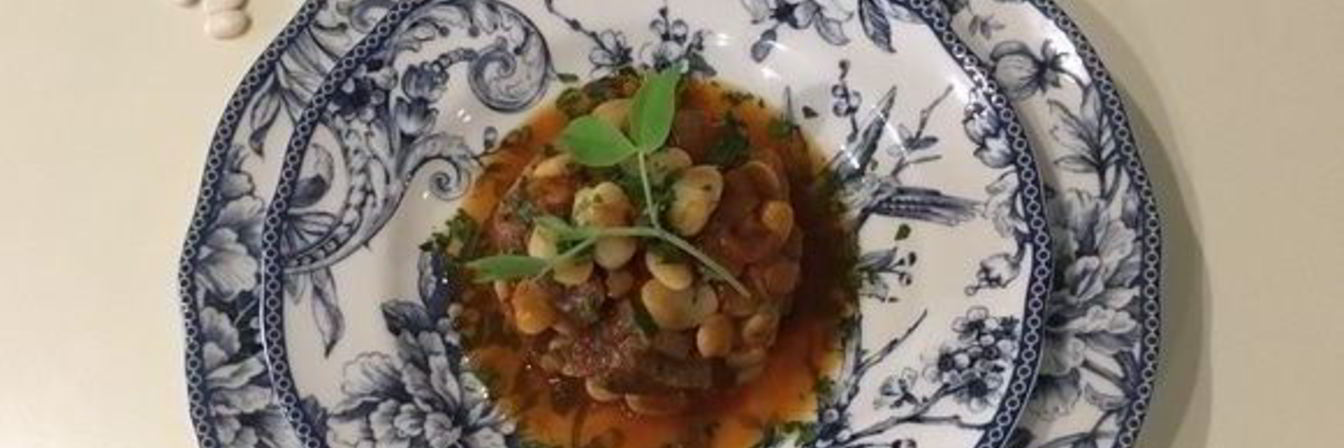 Рагу из белой фасоли с говядиной и травами