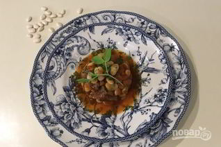 Рагу из белой фасоли с говядиной и травами