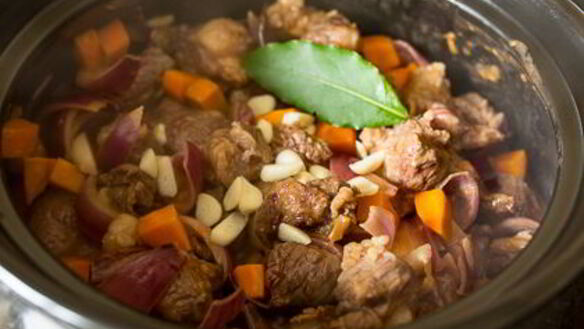 ШАГ 8. рагу из говядины с грибными клецками